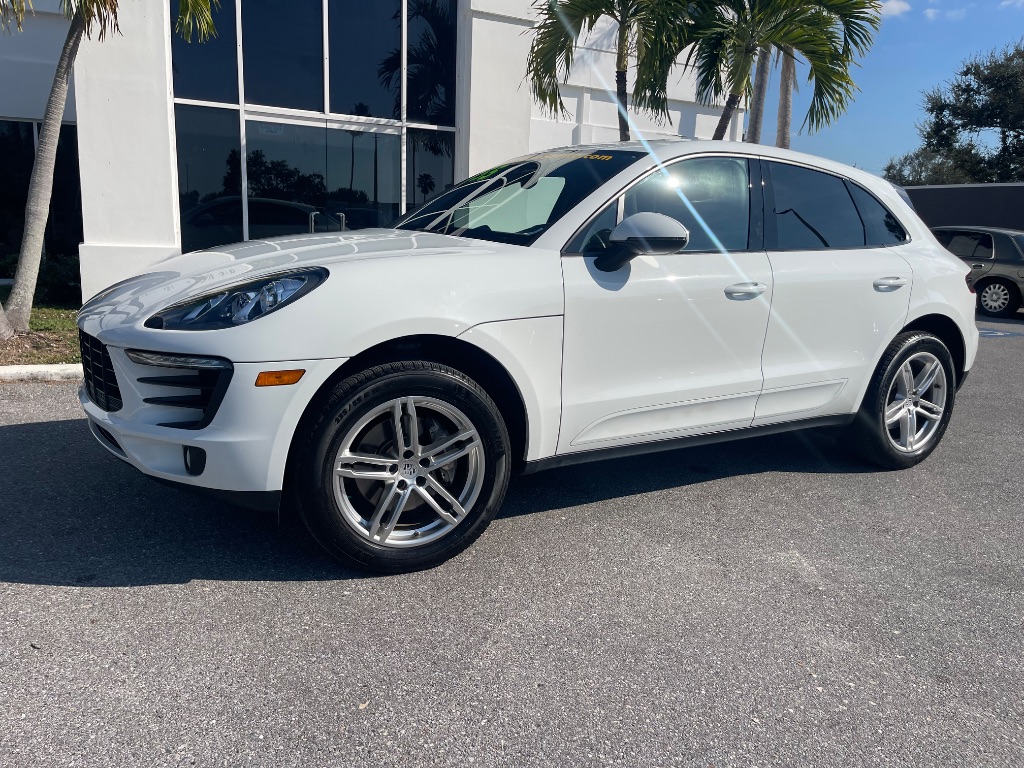 2018 Porsche Macan Base's photo