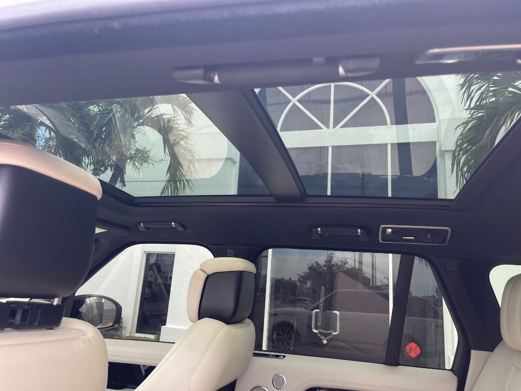 2018 Land Rover Range Rover Supercharged - Photo 24